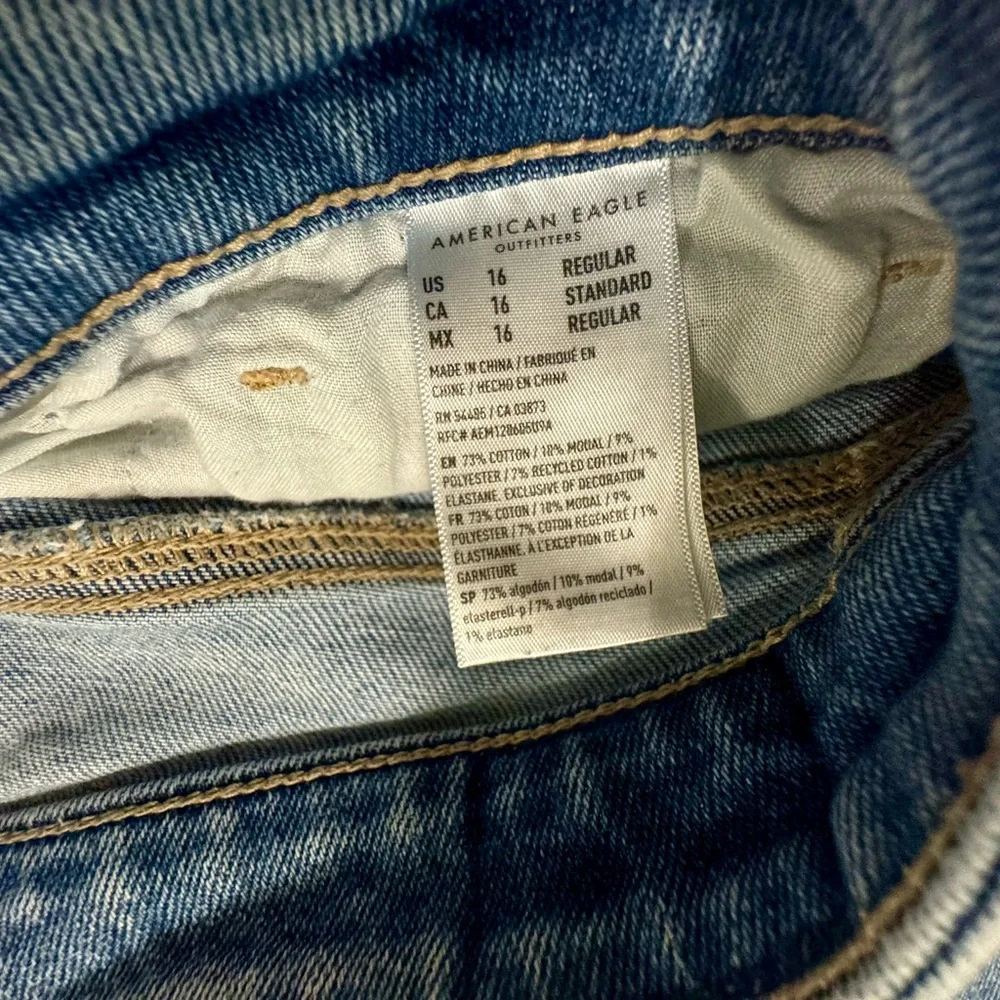 American Eagle Outfitters Light Blue Boyfriend Jeans - Picture 5 of 8